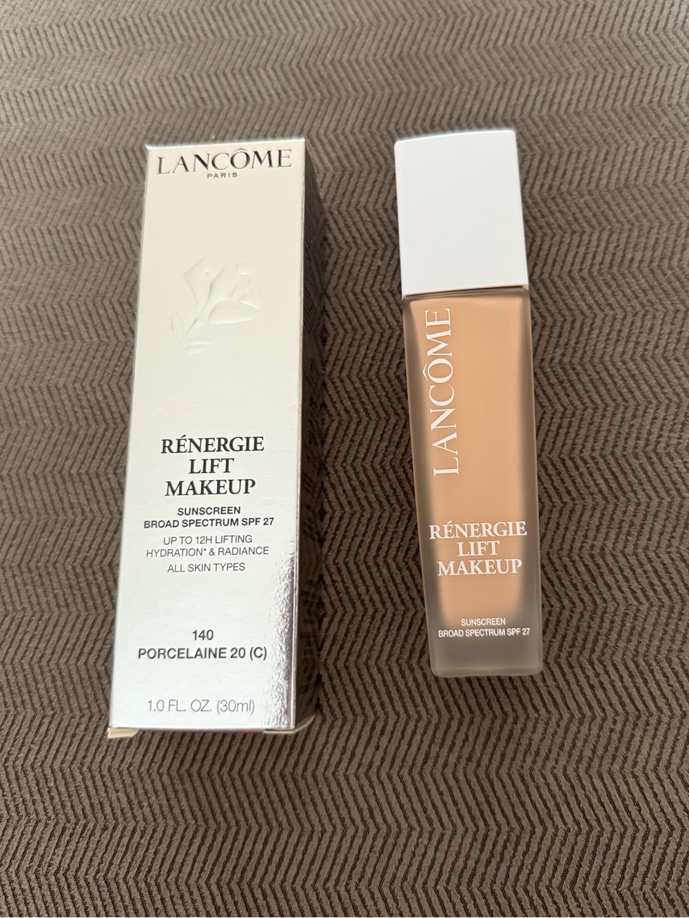 Lancôme Rénergie Lift Makeup Lightweight Liquid Foundation Shade Porcelaine 20 - Picture 3 of 7